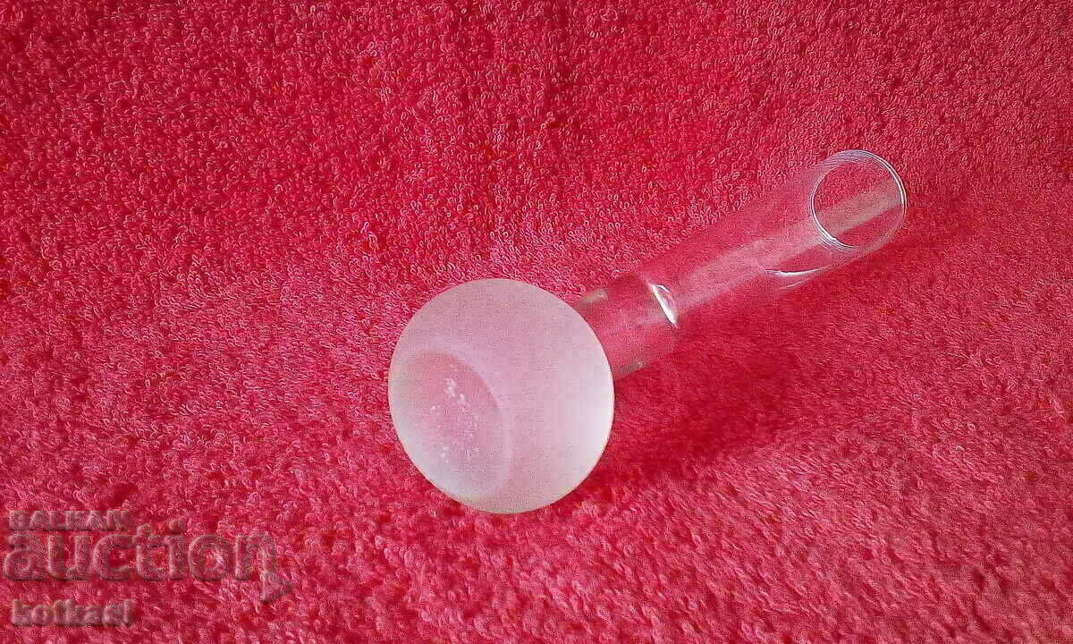 Delivery of A beautiful little glass vase Delivery of A beautiful little glass vase