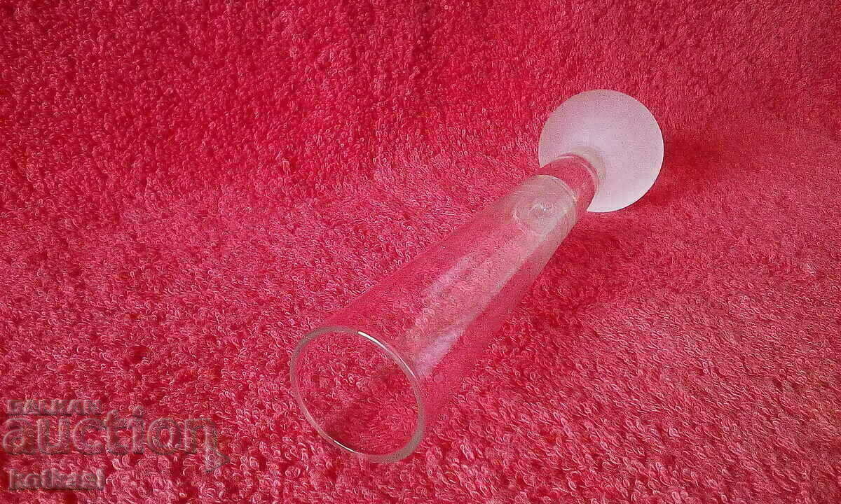 A beautiful little glass vase - 5 A beautiful little glass vase - 5