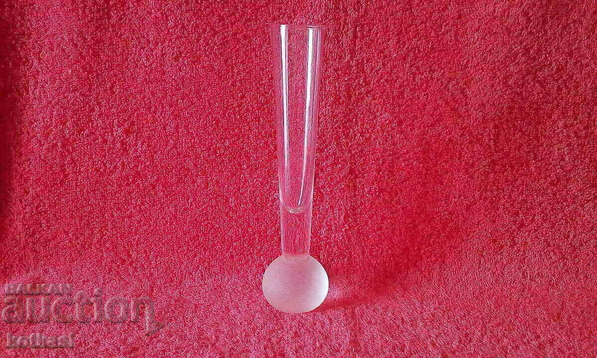 A beautiful little glass vase A beautiful little glass vase