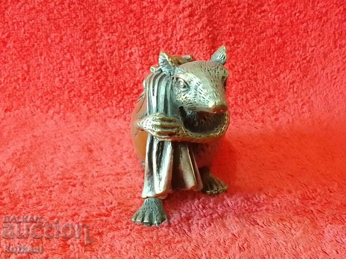 Licitație Figura metalică din bronz Sobolan cu pui care trag un sac plin Asia