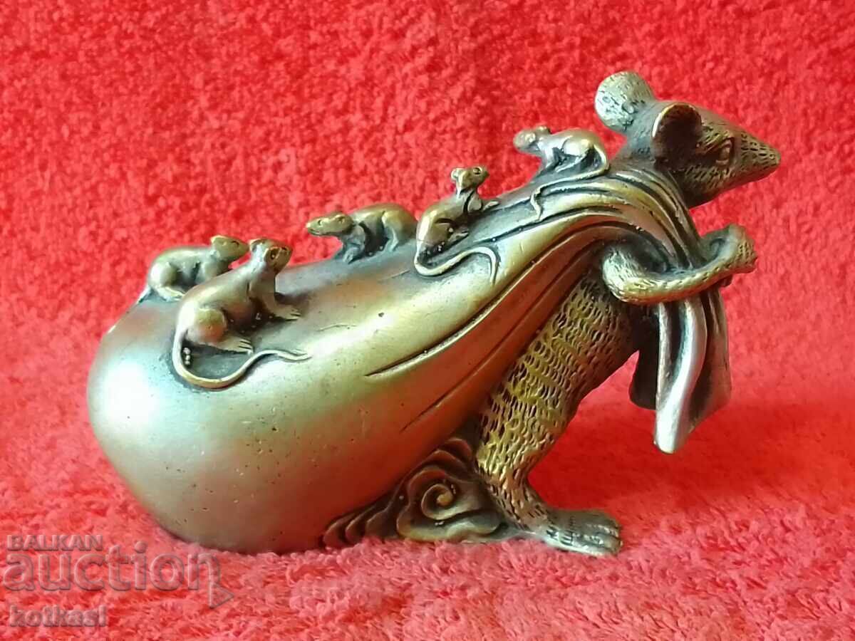 Delivery of Metal bronze figure Rat with cubs pulling a full sack Asia Delivery of Metal bronze figure Rat with cubs pulling a full sack Asia