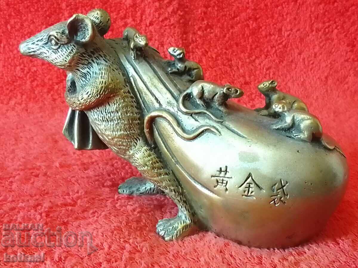 Figura metalică din bronz Sobolan cu pui care trag un sac plin Asia - 6