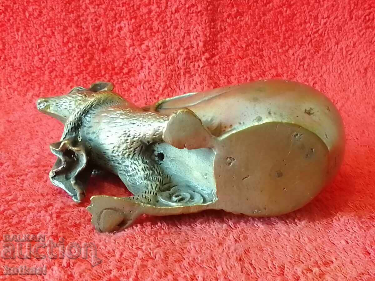 Figura metalică din bronz Sobolan cu pui care trag un sac plin Asia - 7