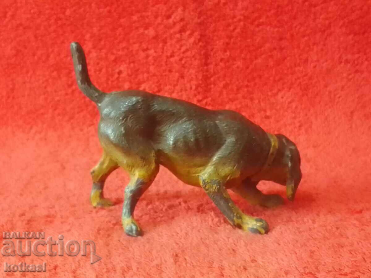 Delivery of Old solid metal bronze Dog