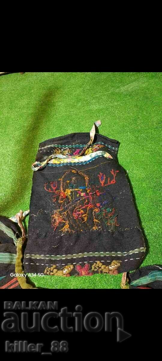 Auction Pischimal in an apron Auction Pischimal in an apron