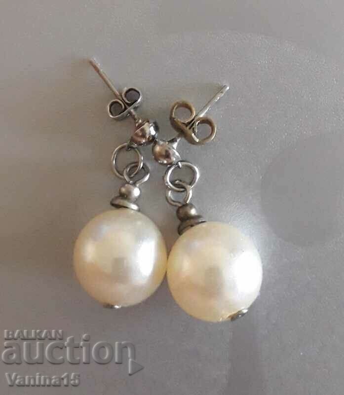 Pearl earrings with price 17.00 BGN | € 8.69 Pearl earrings with price 17.00 BGN | € 8.69