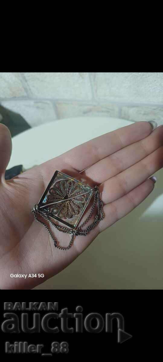 Доставка на Стара сребърна брошка Доставка на Стара сребърна брошка