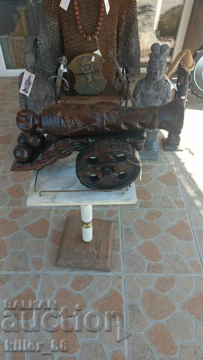 Minge de cireș din lemn cu preț 260.00 BGN | € 132.94 Minge de cireș din lemn cu preț 260.00 BGN | € 132.94