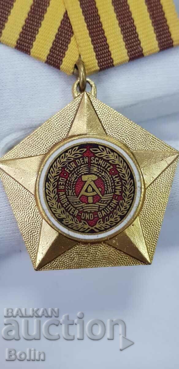 Medalie de Război Germană din RDG rar Ordin Email - Aurit cu preț 85.00 BGN | € 43.46