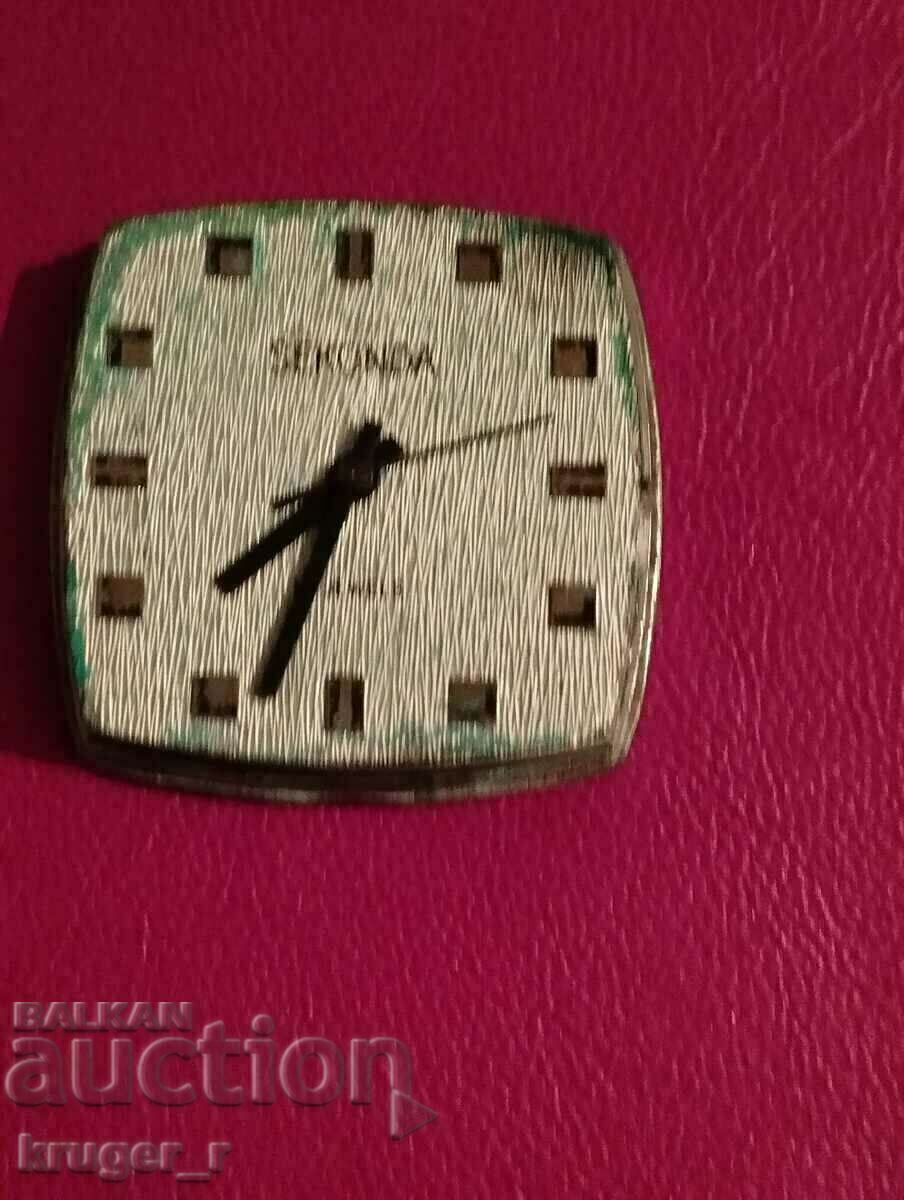 Mașină de la SEKONDA Mașină de la SEKONDA