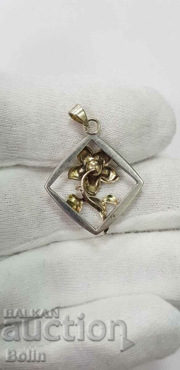 Auction  Beautiful silver flower medallion with gilding - Europe