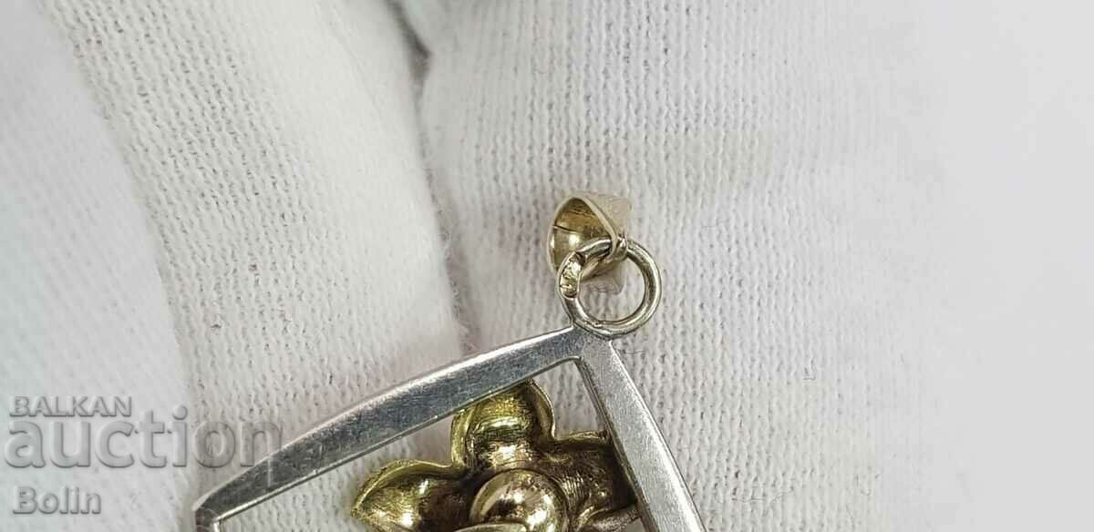 Delivery of Beautiful silver flower medallion with gilding - Europe