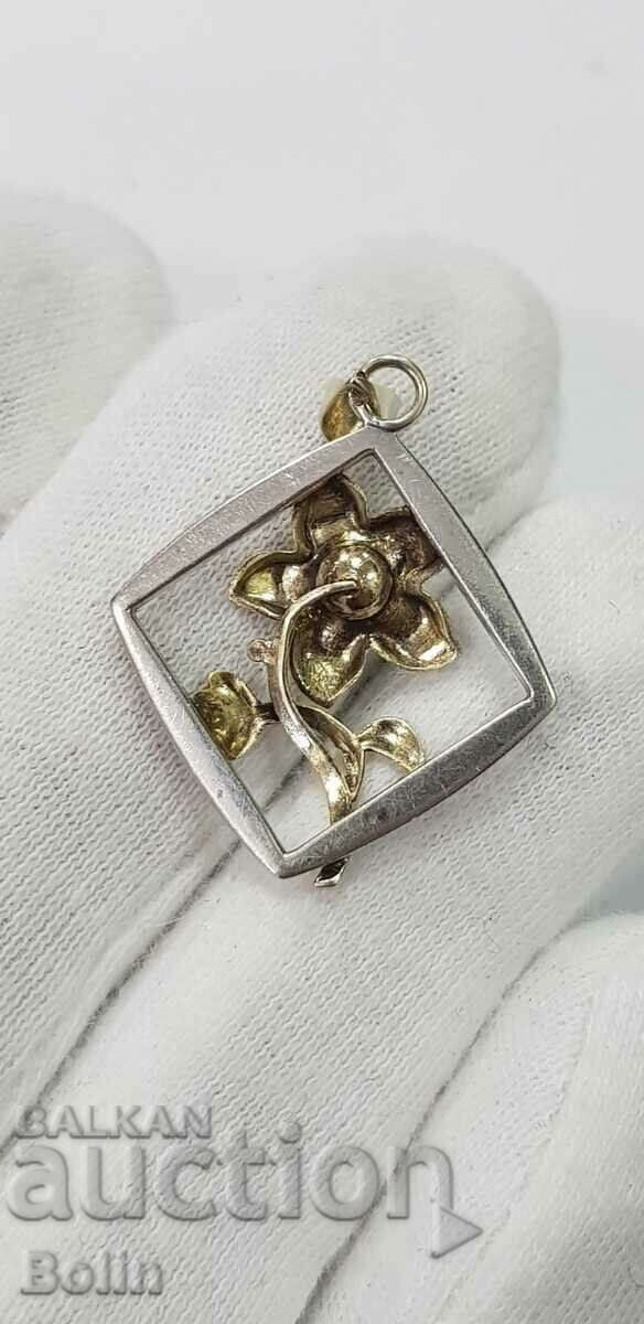 Beautiful silver flower medallion with gilding - Europe - 6