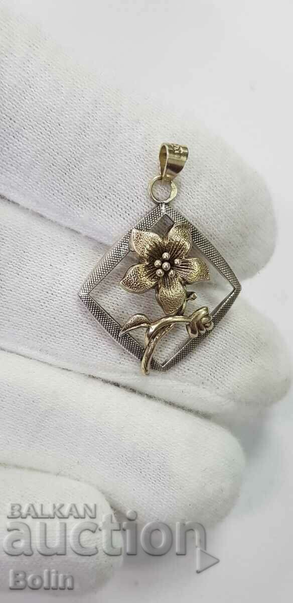 Beautiful silver flower medallion with gilding - Europe