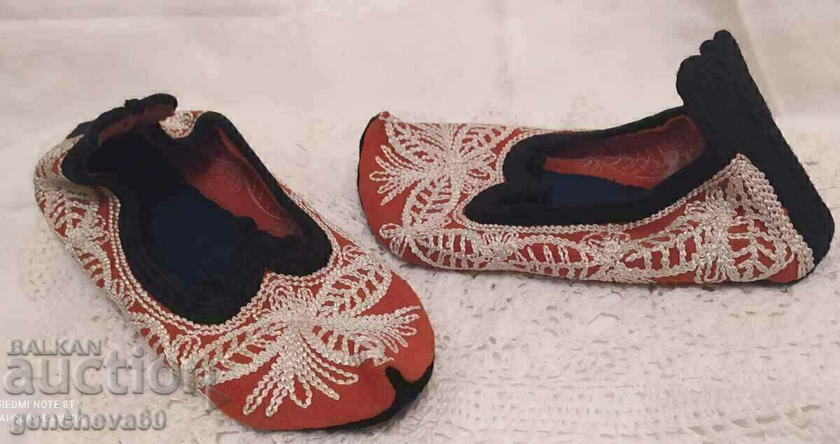 Licitație Ciorapi de lână Rodopi cu găitane/două perechi Licitație Ciorapi de lână Rodopi cu găitane/două perechi