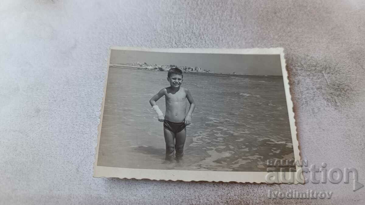 Φωτογραφία Αγόρι στην παραλία