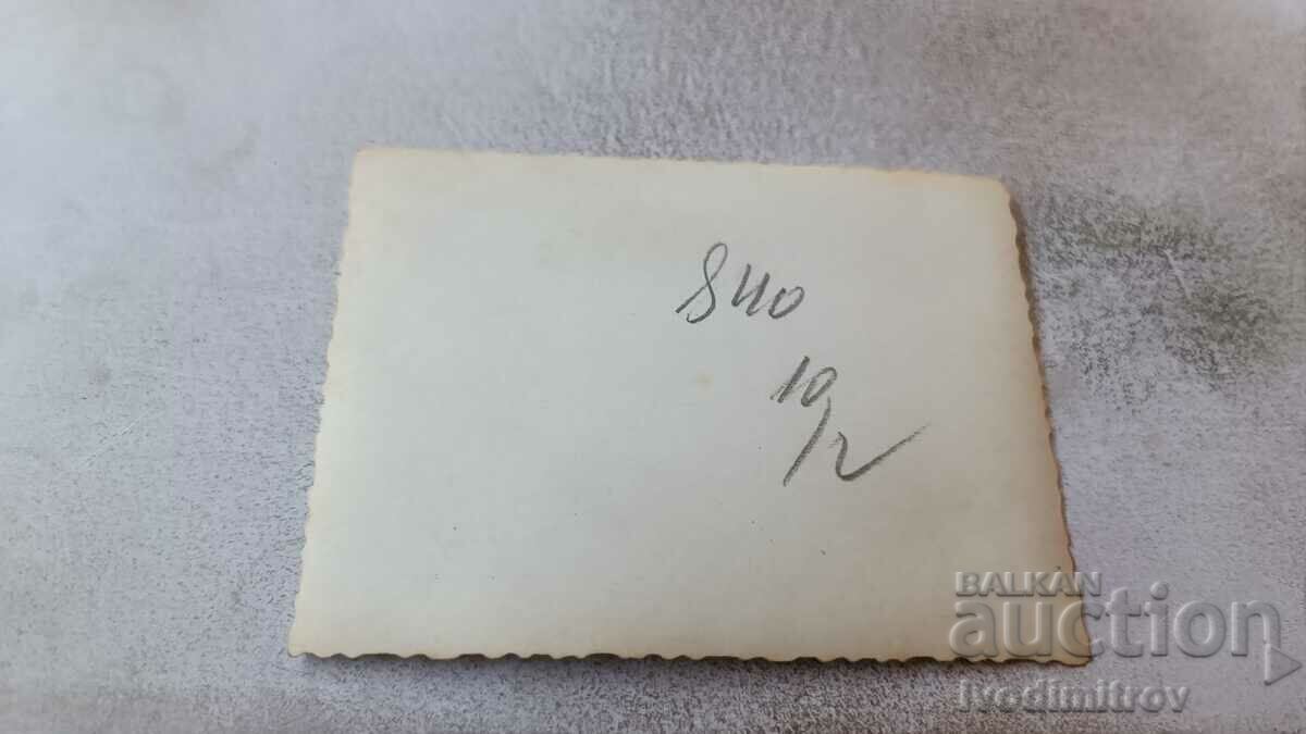 Снимка Мъж и момче на брега на морето с цена 2.35 лв. | € 1.20 Снимка Мъж и момче на брега на морето с цена 2.35 лв. | € 1.20