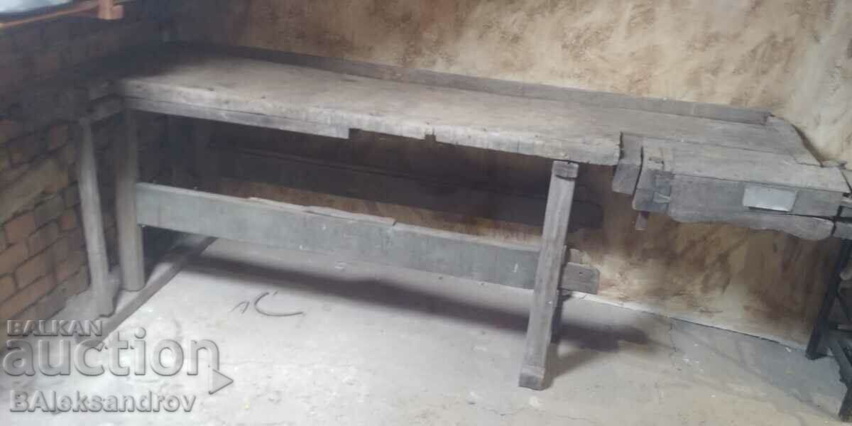 Δημοπρασία Παλιός πάγκος ξυλουργού με ξύλινη βίδα