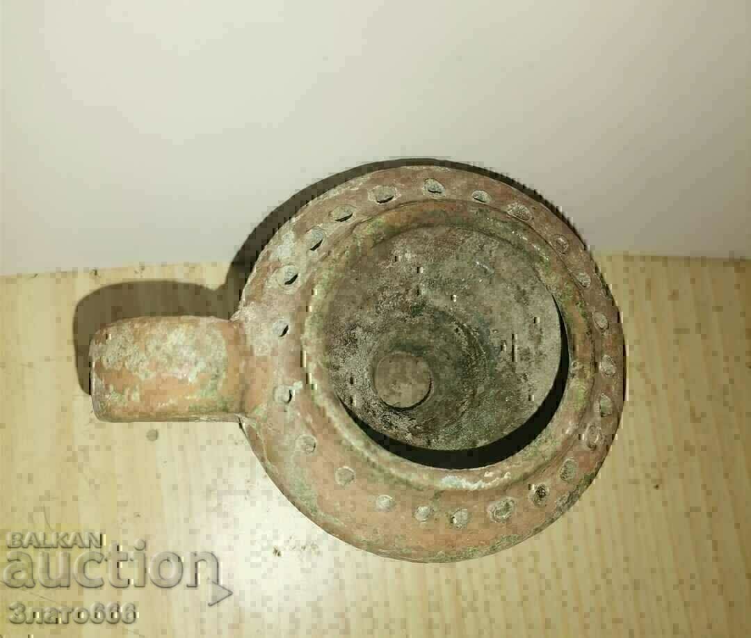 Доставка на Много старо глинено кандило Доставка на Много старо глинено кандило