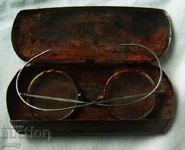 Old, vintage glasses, in a metal box