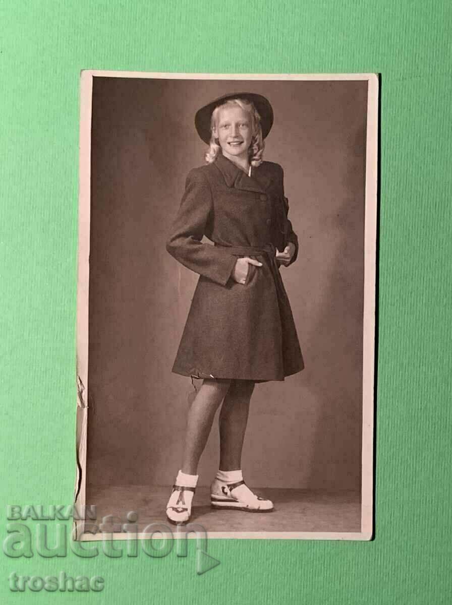 Old Card Stylishly Dressed Girl