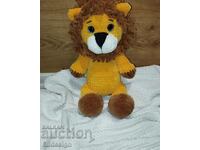 "Theo" the lion