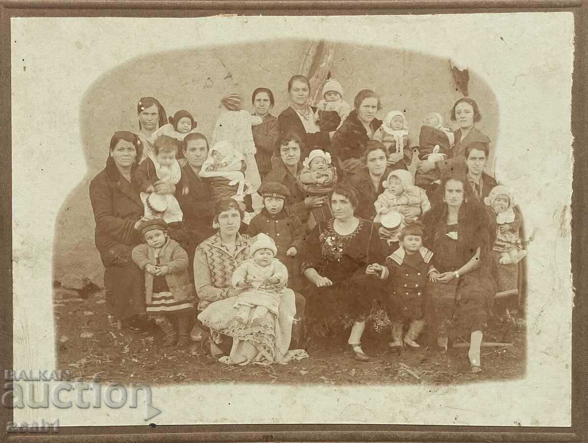 Licitație Mame cu copii în scutece Licitație Mame cu copii în scutece