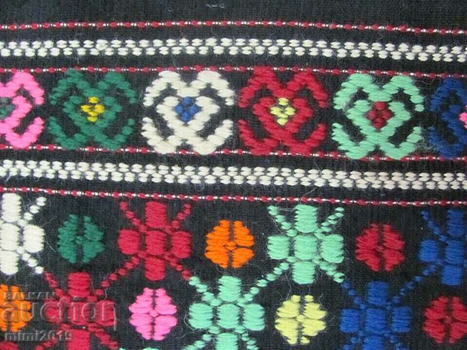 Auction  19th century Folk Art Woolen Rug, Rug handmade