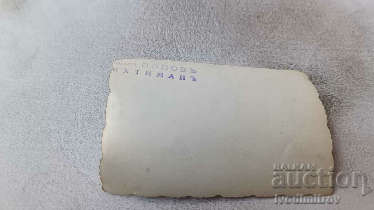 Foto Ikhtimanu Trei fete tinere cu preț 1.85 BGN | € 0.95