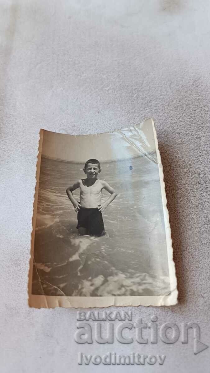 Снимка Бургас Момче на брега на морето 1950