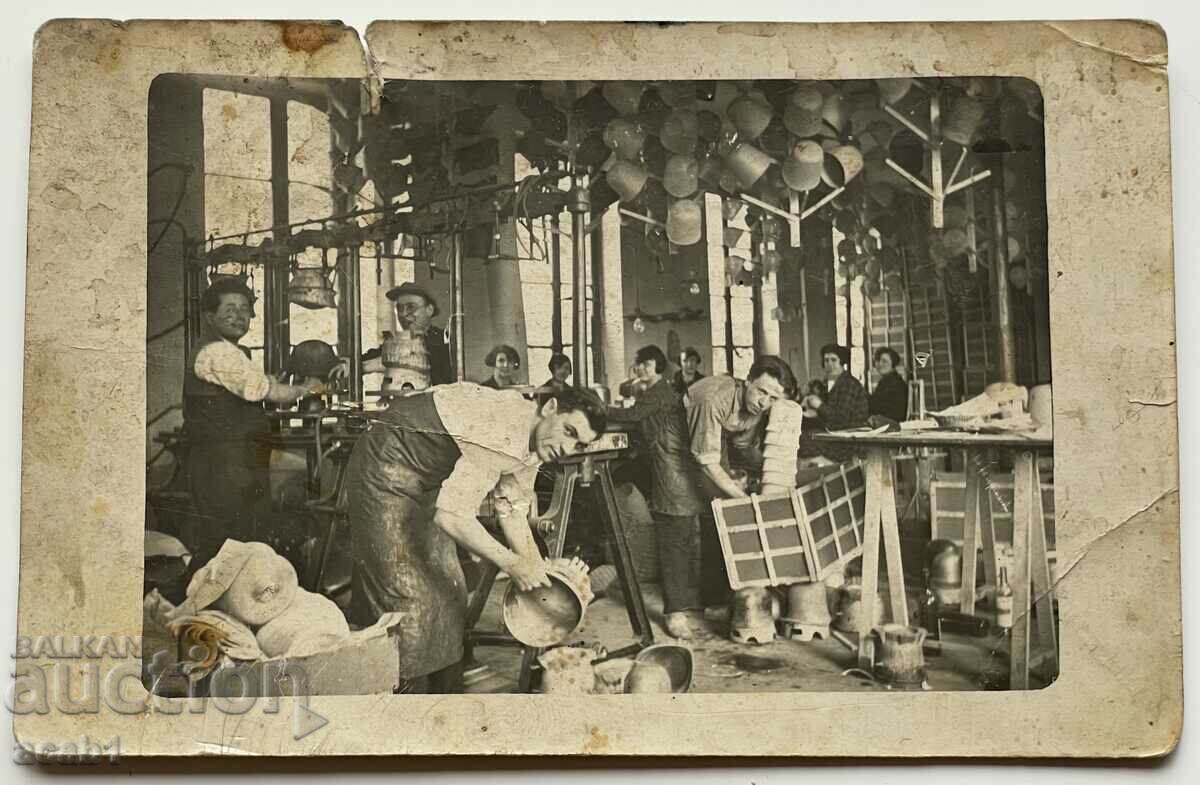 Българи на гурбет в Лион 1926 год. Производство