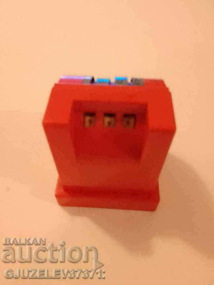 Ταμειακή μηχανή παιχνίδι - 1960, πάτα το μαύρο κουμπί και βγαίνει - 7 Ταμειακή μηχανή παιχνίδι - 1960, πάτα το μαύρο κουμπί και βγαίνει - 7