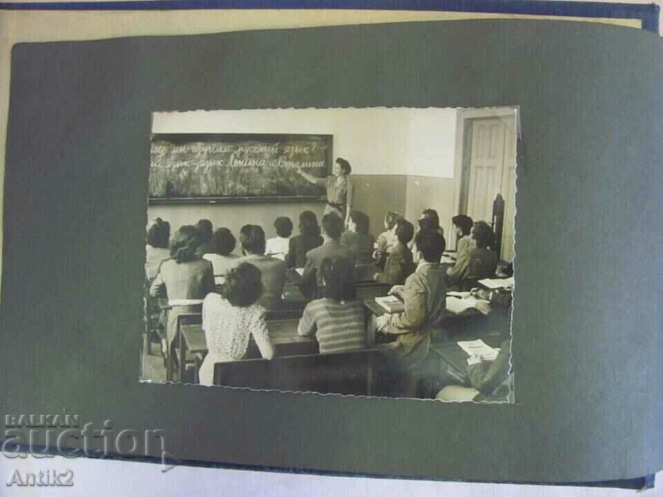 Παλιό άλμπουμ φωτογραφιών της δεκαετίας του '50 με εικόνες κέντημα στο χέρι με τιμή 35.00 BGN | € 17.90 Παλιό άλμπουμ φωτογραφιών της δεκαετίας του '50 με εικόνες κέντημα στο χέρι με τιμή 35.00 BGN | € 17.90