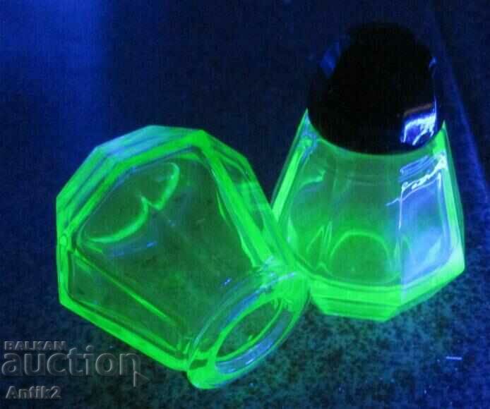 Auction Vintich Oranium Glass Crystal Glass Salt Shakers 2 pcs. Auction Vintich Oranium Glass Crystal Glass Salt Shakers 2 pcs.