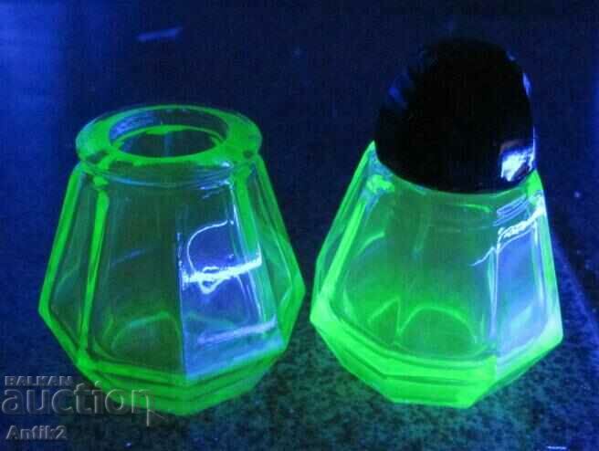 Delivery of Vintich Oranium Glass Crystal Glass Salt Shakers 2 pcs. Delivery of Vintich Oranium Glass Crystal Glass Salt Shakers 2 pcs.