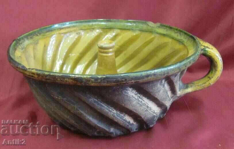 Delivery of 19th century Ceramic Cupcake Pan Delivery of 19th century Ceramic Cupcake Pan