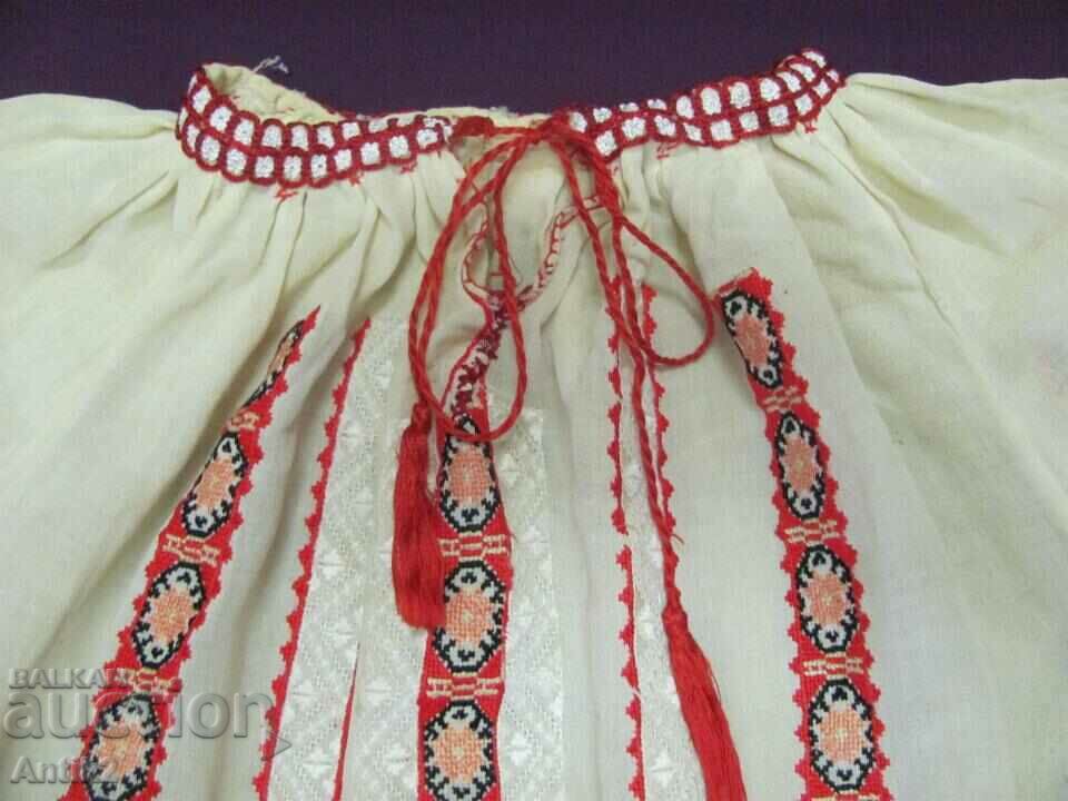 Auction 19th Century Folk Art Hand Embroidered Shirt, Blouse Auction 19th Century Folk Art Hand Embroidered Shirt, Blouse