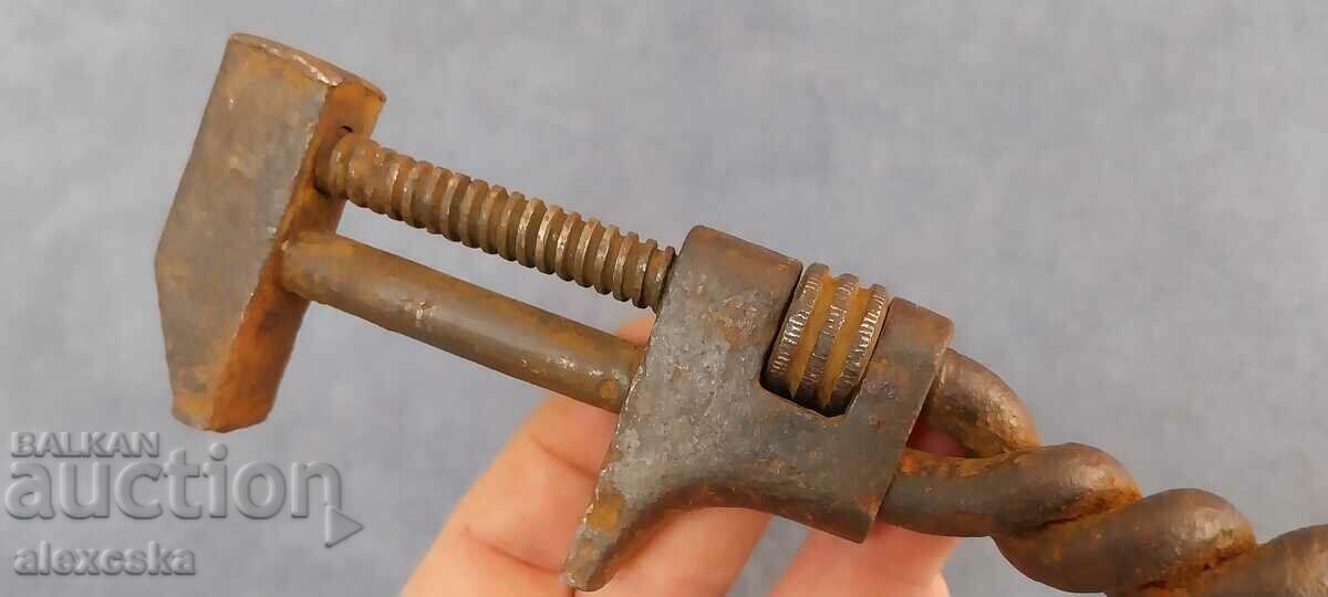 Auction  Movable key