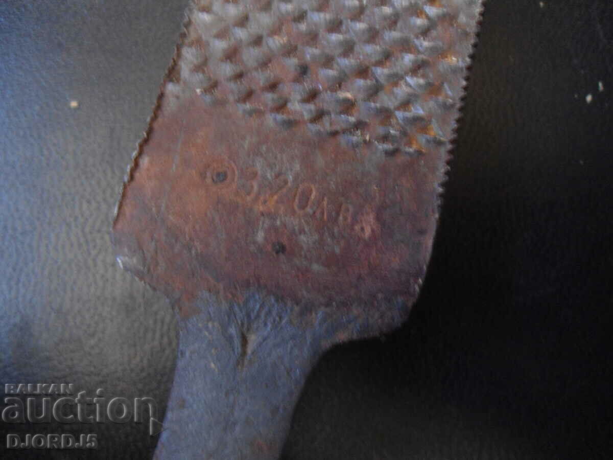 Доставка на Стара дърводелска пила, полуобла Доставка на Стара дърводелска пила, полуобла