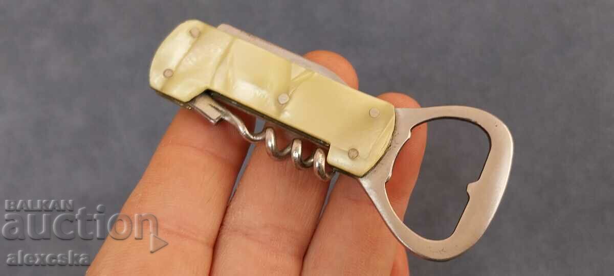 Συνδυαστικό ανοιχτήρι - σφυροδρέπανο με τιμή 15.00 BGN | € 7.67 Συνδυαστικό ανοιχτήρι - σφυροδρέπανο με τιμή 15.00 BGN | € 7.67