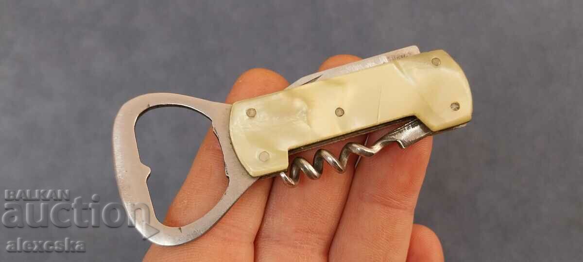 Παράδοση Συνδυαστικό ανοιχτήρι - σφυροδρέπανο Παράδοση Συνδυαστικό ανοιχτήρι - σφυροδρέπανο