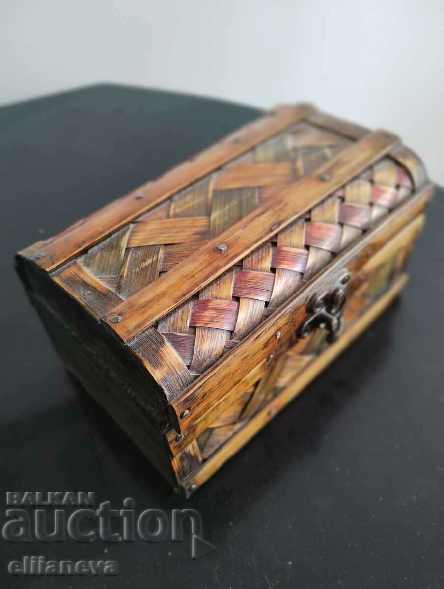 Auction Vintage wooden box Auction Vintage wooden box