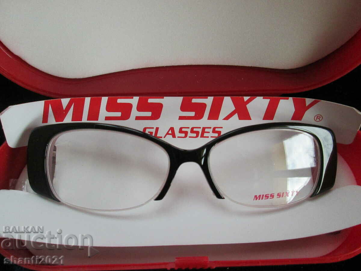 Νέο πλαίσιο για τα γυαλιά Miss Sixty