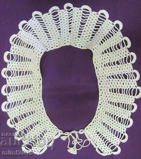 Auction 30's Women's Accessories Collars, Gloves, Towel Auction 30's Women's Accessories Collars, Gloves, Towel