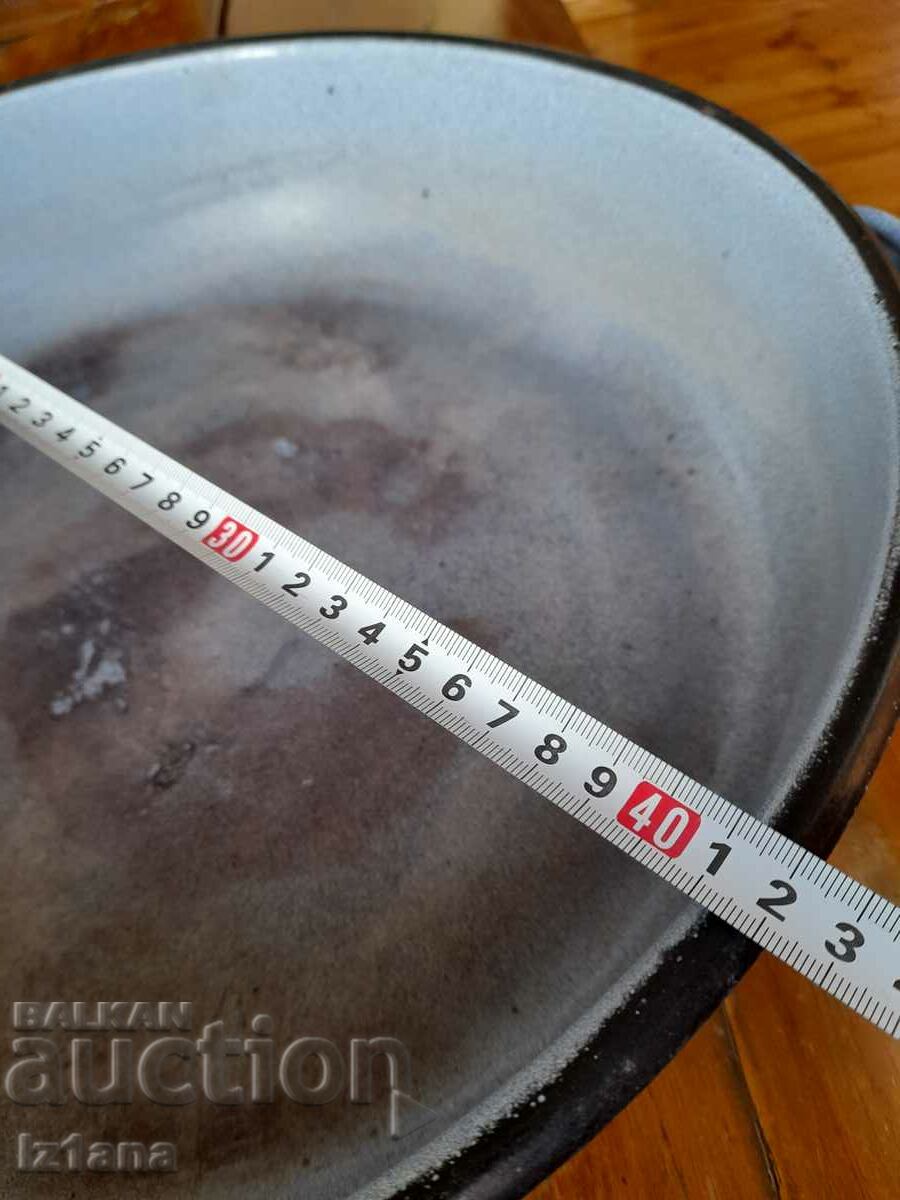 Delivery of Old enameled tray, casserole Delivery of Old enameled tray, casserole