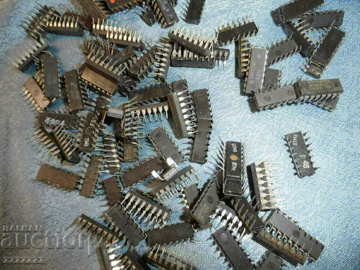 Лот чипове 100 бр. с цена 40.00 лв. | € 20.45 Лот чипове 100 бр. с цена 40.00 лв. | € 20.45