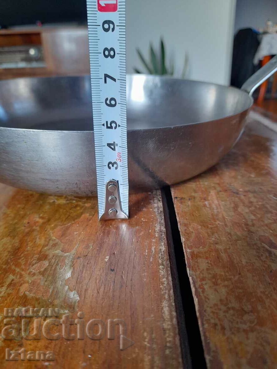 Tavă veche din inox, oțel inoxidabil cu preț 36.00 BGN | € 18.41