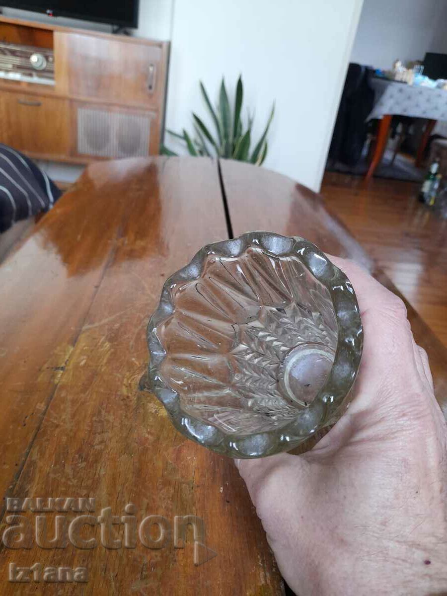 Delivery of Old glass vase