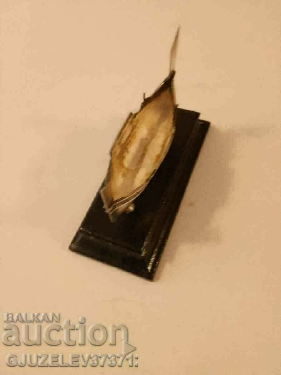 English ship on a wooden stoic made of sterling silver, 925 - 5