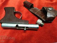 THUNDER, DOG, HUNTING PISTOL WITH LEATHER HOLSTER